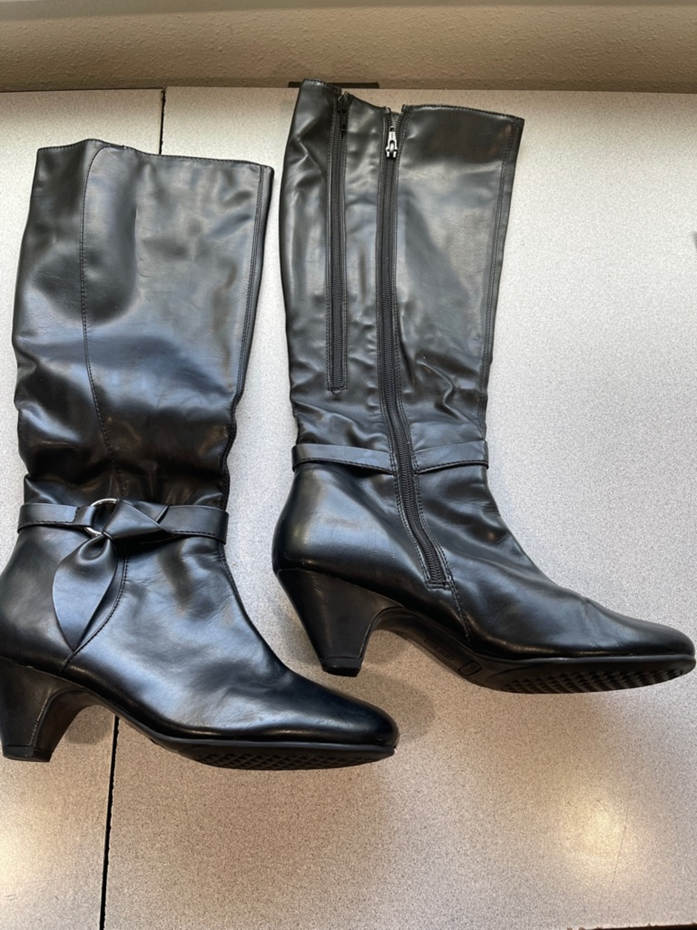 Women's Black Knee-High Faux Leather Boots with Side Zip 9.5 M Aerology